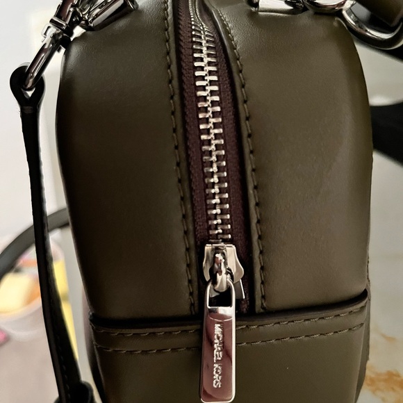 Michael Kors Olive and Silver Star Crossbody Bag - Picture 6 of 9